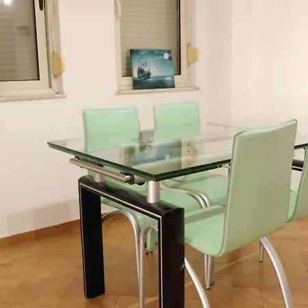 Botanical Garden Apartment